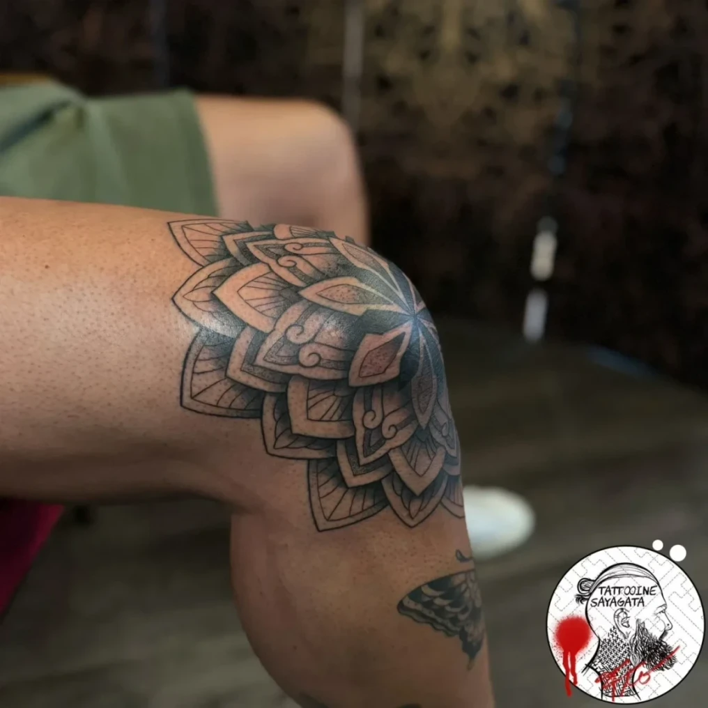 Geometrisches Mandala-Tattoo am Knie - Geometric Tattoo München
